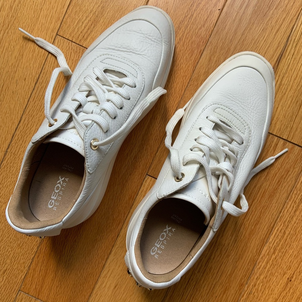 Geox sneakers in great condition. Cute detail on back. Size 38.